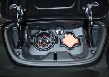 Towing and heavy load vehicle